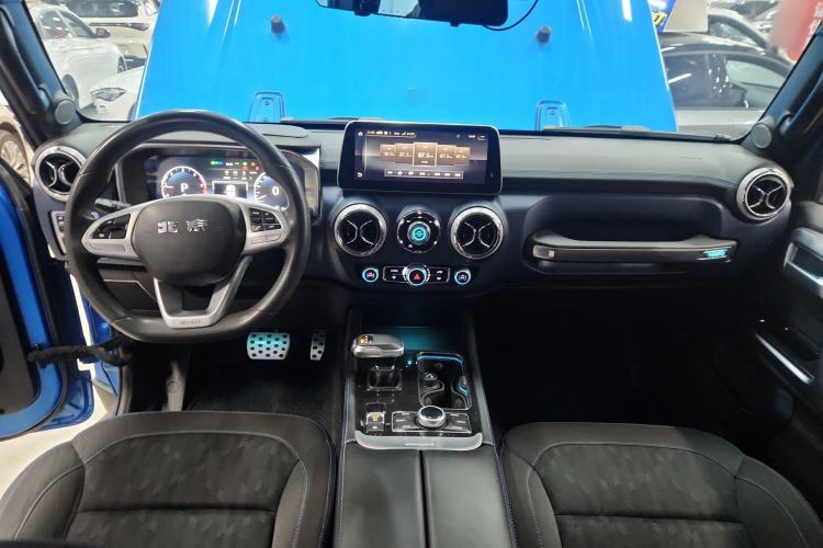 Used BAIC Off-Road BJ40 2021 2.0D Automatic Four-Wheel Drive Blade Hero Edition Pioneer Model Center Console