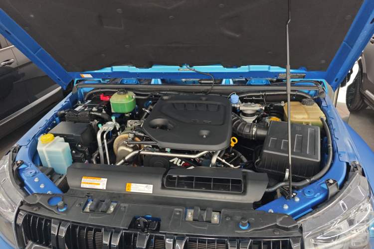 Used BAIC Off-Road BJ40 2021 2.0D Automatic Four-Wheel Drive Blade Hero Edition Pioneer Model Engine Bay