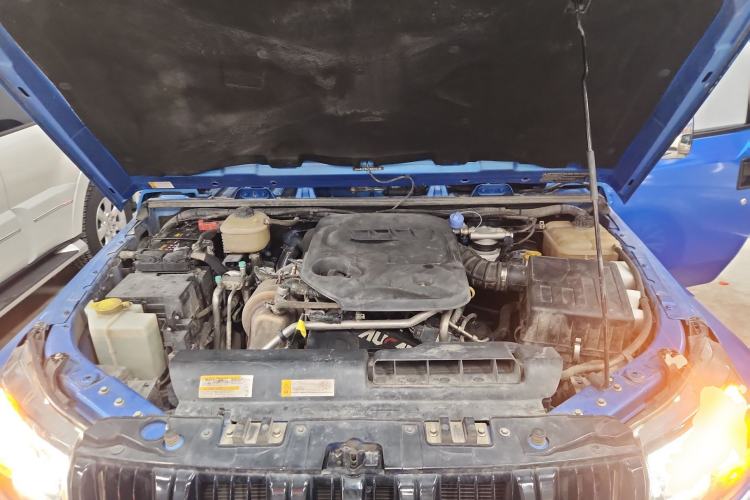 Used BAIC Off-Road BJ40 2021 2.0D Automatic Four-Wheel Drive Blade Hero Edition Pioneer Model Engine Bay