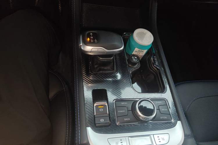 Used BAIC Off-Road BJ40 2021 2.0D Automatic Four-Wheel Drive Blade Hero Edition Adventurer Model (with Front and Rear Electronic Locks) Gear Lever
