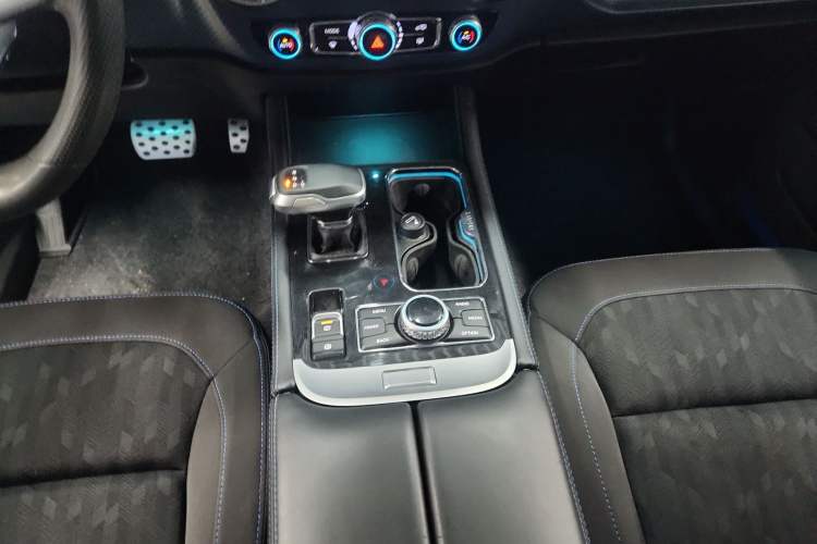Used BAIC Off-Road BJ40 2021 2.0D Automatic Four-Wheel Drive Blade Hero Edition Pioneer Model Gear Lever