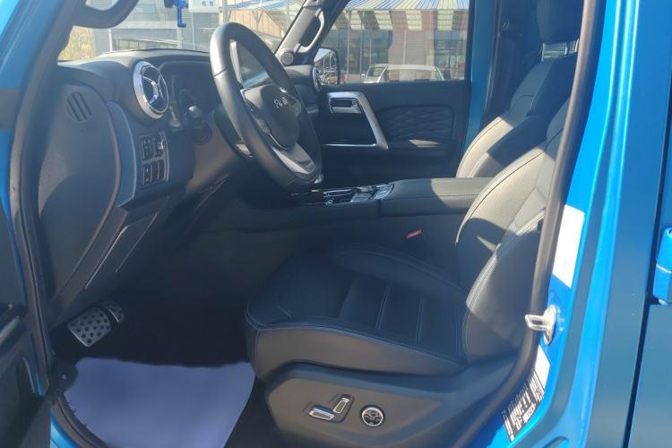 Used BAIC Off-Road BJ40 2021 2.0D Automatic Four-Wheel Drive Blade Hero Edition Adventurer Type Interior 2