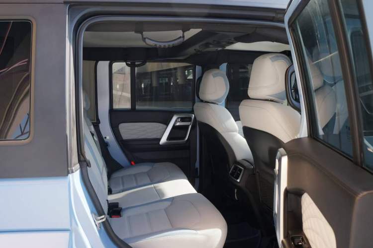 Used BAIC Off-Road BJ40 2021 2.0D Automatic Four-Wheel Drive Blade Hero Edition Adventurer Type Interior 3