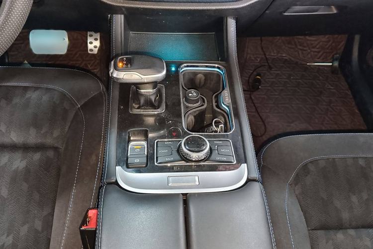 Used BAIC Off-Road BJ40 2021 2.0D Automatic Four-Wheel Drive Blade Hero Edition Pioneer Model Interior 4
