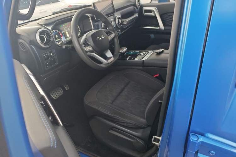 Used BAIC Off-Road BJ40 2021 2.0D Automatic Four-Wheel Drive Blade Hero Edition Pioneer Model Left Front Seat