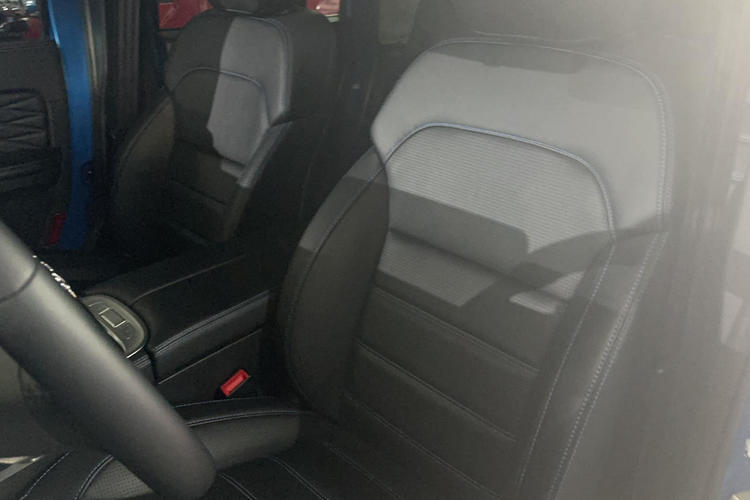 Used BAIC Off-Road BJ40 2021 2.0D Automatic Four-Wheel Drive Blade Hero Edition Adventurer Type Left Front Seat