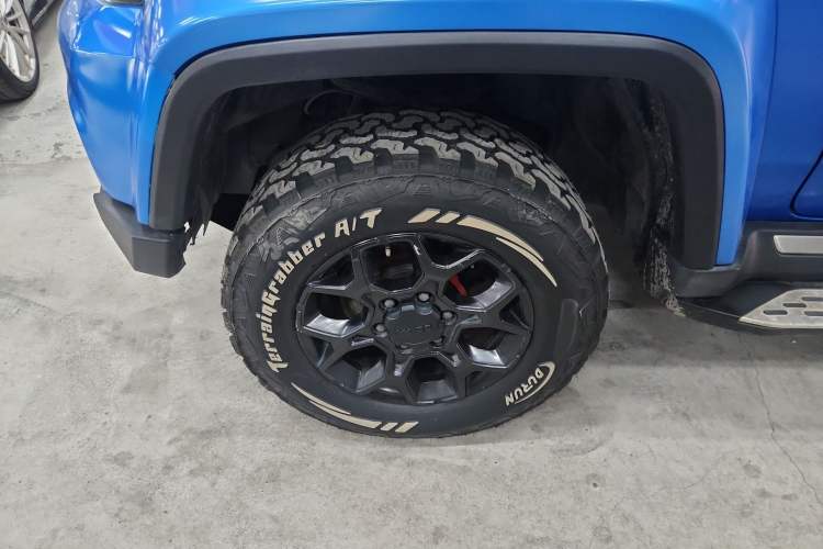 Used BAIC Off-Road BJ40 2021 2.0D Automatic Four-Wheel Drive Blade Hero Edition Pioneer Model Left Front Wheel Hub