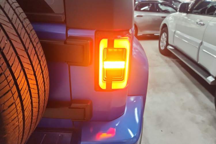 Used BAIC Off-Road BJ40 2021 2.0D Automatic Four-Wheel Drive Blade Hero Edition Pioneer Model Right Rear Taillight