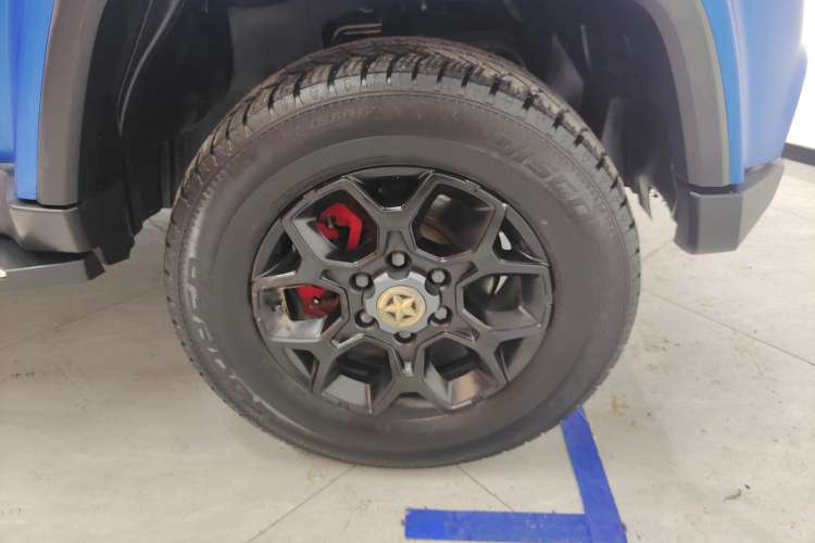 Used BAIC Off-Road BJ40 2021 2.3T Automatic Four-Wheel Drive Blade Hero Edition Supreme Version Right Rear Wheel Hub