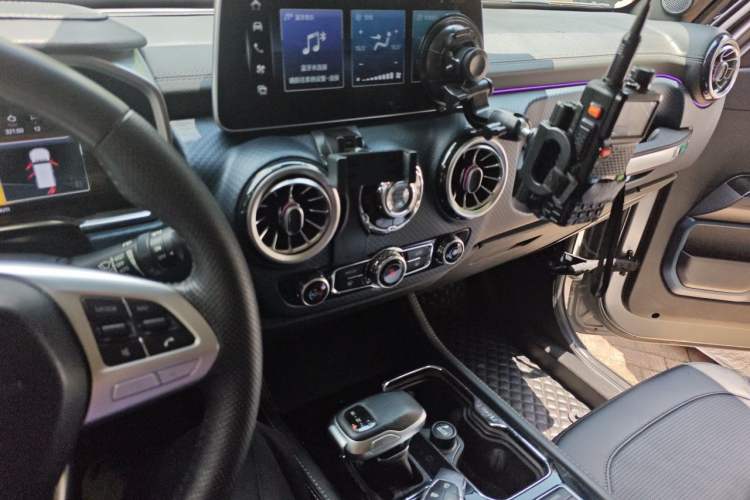 Used BAIC Off-Road BJ40 2021 2.0T Automatic Four-Wheel Drive Ring the Tower Champion Edition Audio And AC Panel