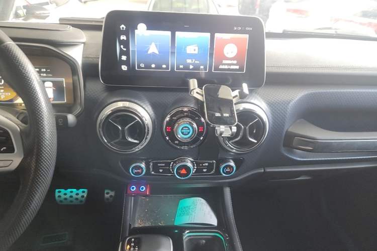 Used BAIC Off-Road BJ40 2021 2.0T Automatic Four-Wheel Drive Ring the Tower Champion Edition Audio And AC Panel