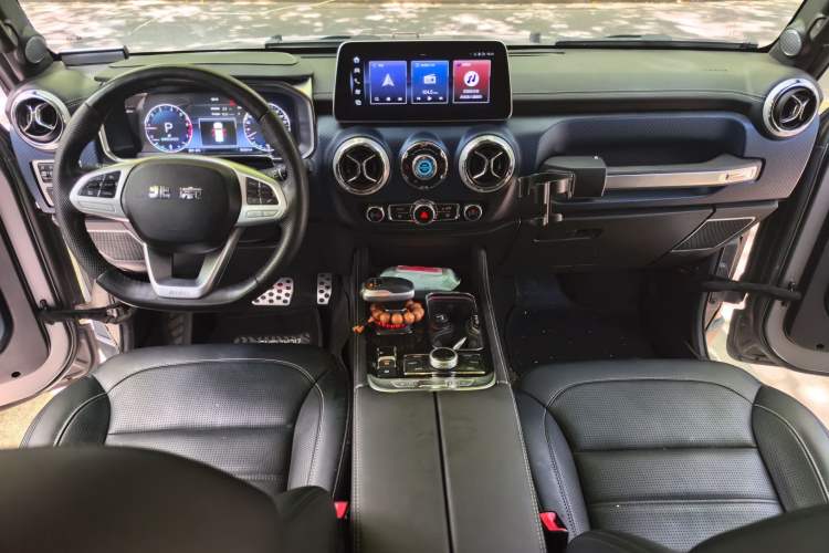 Used BAIC Off-Road BJ40 2021 2.0T Automatic Four-Wheel Drive Ring the Tower Champion Edition Center Console