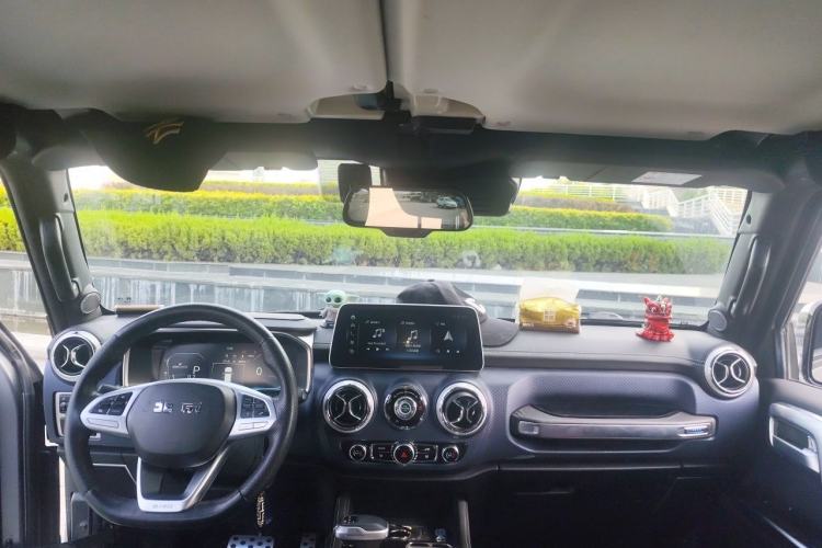 Used BAIC Off-Road BJ40 2021 2.0T Automatic Four-Wheel Drive Ring the Tower Champion Edition Center Console