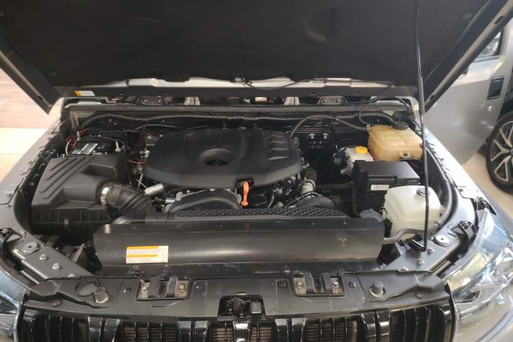 Used BAIC Off-Road BJ40 2021 2.0T Automatic Four-Wheel Drive Ring the Tower Champion Edition Engine Bay
