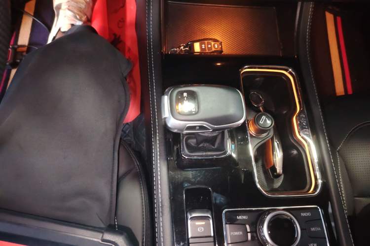 Used BAIC Off-Road BJ40 2021 2.0T Automatic Four-Wheel Drive Ring the Tower Champion Edition Gear Lever