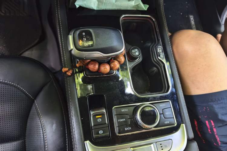 Used BAIC Off-Road BJ40 2021 2.0T Automatic Four-Wheel Drive Ring the Tower Champion Edition Gear Lever
