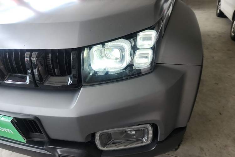 Used BAIC Off-Road BJ40 2021 2.0T Automatic Four-Wheel Drive Ring the Tower Champion Edition Left Front Headlight