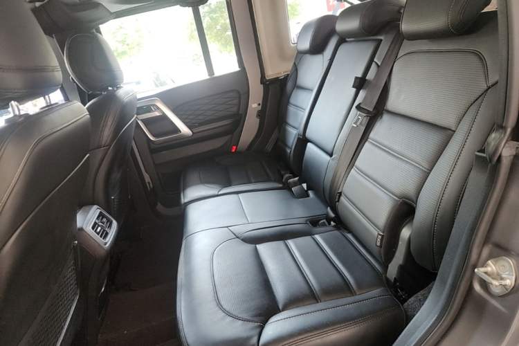 Used BAIC Off-Road BJ40 2021 2.0T Automatic Four-Wheel Drive Ring the Tower Champion Edition Left Rear Seat