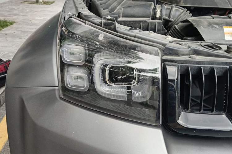 Used BAIC Off-Road BJ40 2021 2.0T Automatic Four-Wheel Drive Ring the Tower Champion Edition Right Front Headlight