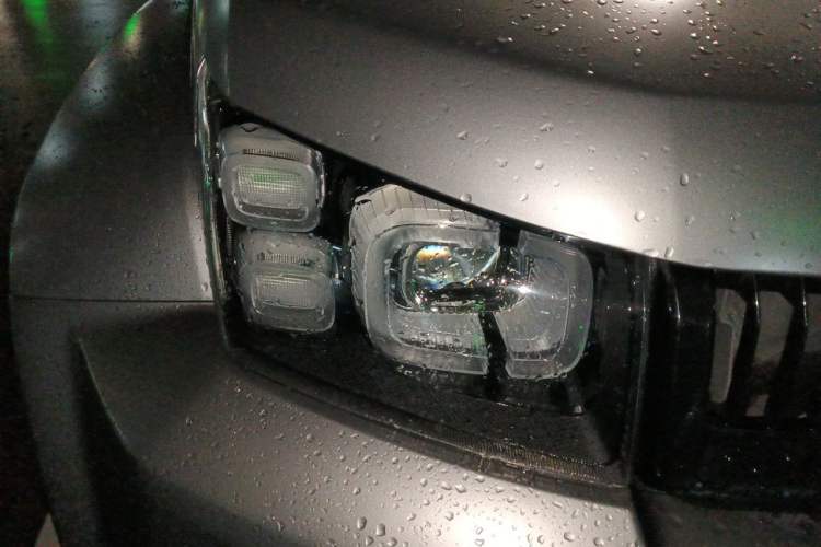 Used BAIC Off-Road BJ40 2021 2.0T Automatic Four-Wheel Drive Ring the Tower Champion Edition Right Front Headlight