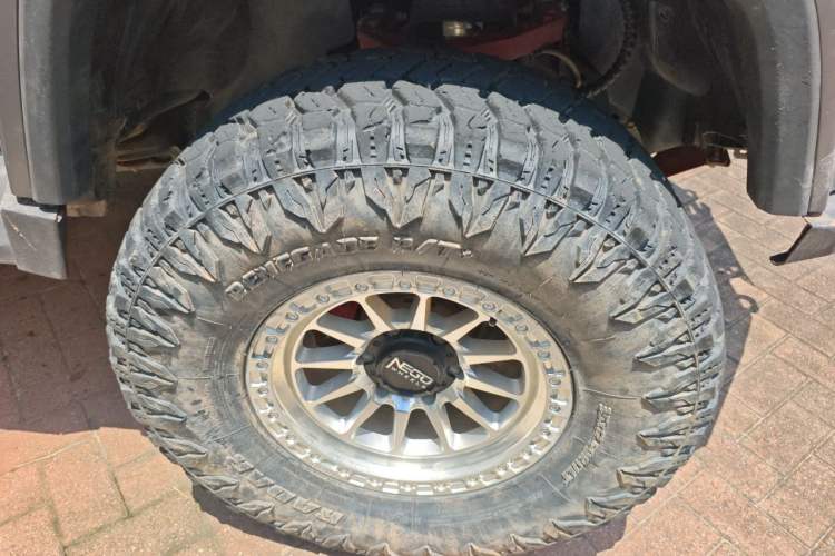 Used BAIC Off-Road BJ40 2021 2.0T Automatic Four-Wheel Drive Ring the Tower Champion Edition Right Front Wheel Hub
