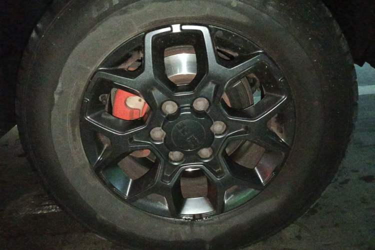 Used BAIC Off-Road BJ40 2021 2.0T Automatic Four-Wheel Drive Ring the Tower Champion Edition Right Front Wheel Hub