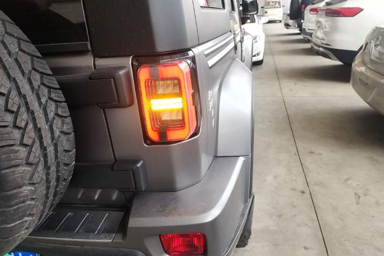 Used BAIC Off-Road BJ40 2021 2.0T Automatic Four-Wheel Drive Ring the Tower Champion Edition Right Rear Taillight