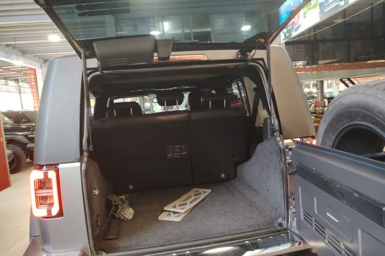 Used BAIC Off-Road BJ40 2021 2.0T Automatic Four-Wheel Drive Ring the Tower Champion Edition Trunk