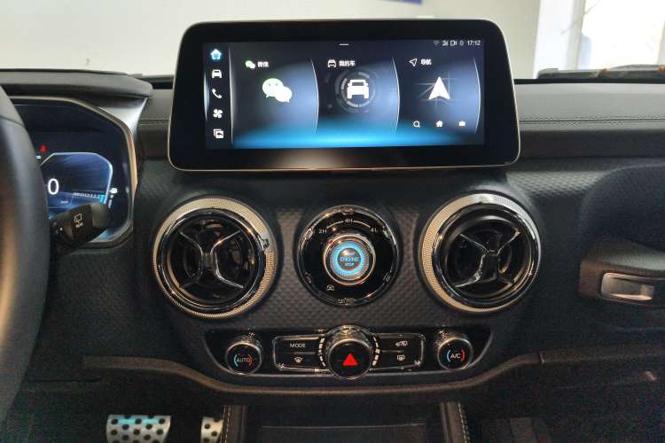 Used BAIC Off-Road BJ40 2021 2.0D Automatic Four-Wheel Drive Blade Hero Edition Adventurer Type Audio And AC Panel