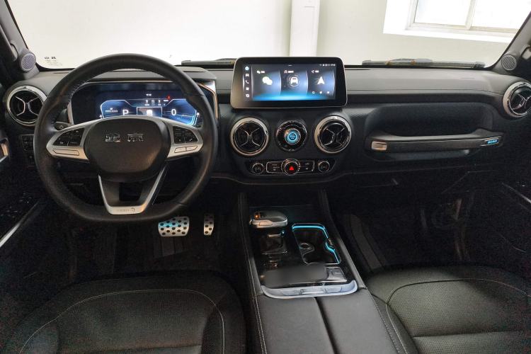 Used BAIC Off-Road BJ40 2021 2.0D Automatic Four-Wheel Drive Blade Hero Edition Adventurer Type Center Console