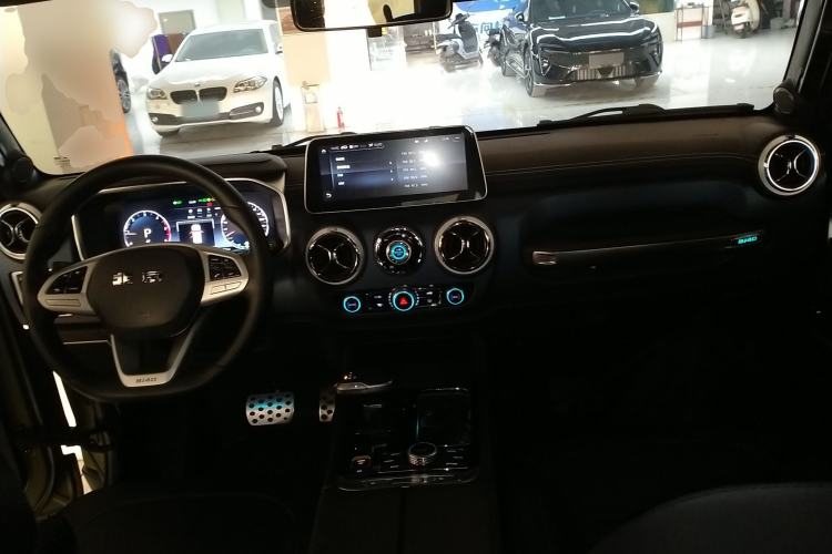 Used BAIC Off-Road BJ40 2021 2.0D Automatic Four-Wheel Drive Blade Hero Edition Adventurer Type Center Console