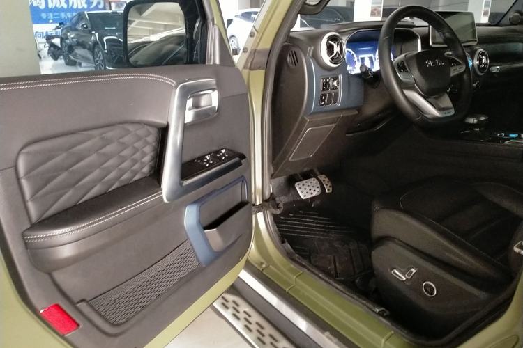 Used BAIC Off-Road BJ40 2021 2.0D Automatic Four-Wheel Drive Blade Hero Edition Adventurer Type Driver Seat