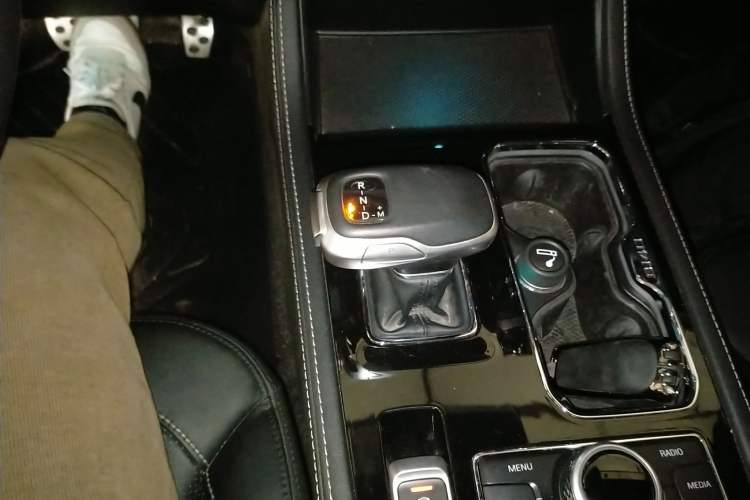 Used BAIC Off-Road BJ40 2021 2.0D Automatic Four-Wheel Drive Blade Hero Edition Adventurer Type Gear Lever