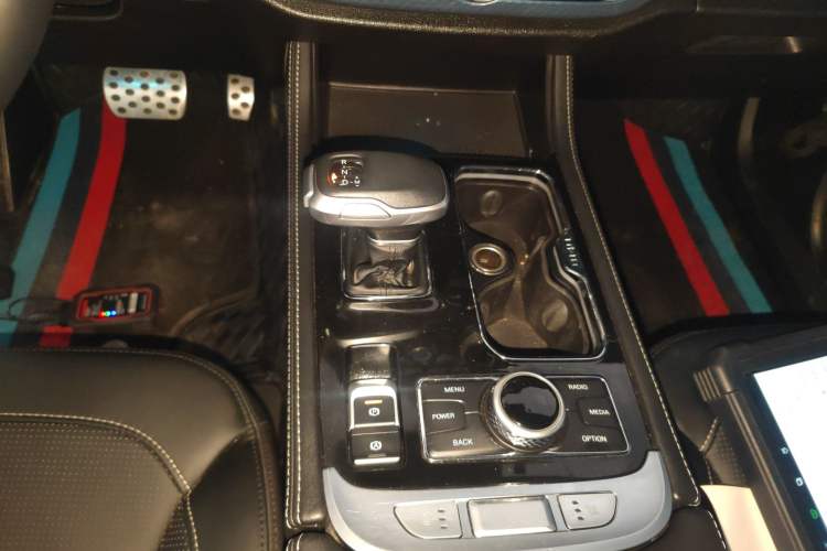 Used BAIC Off-Road BJ40 2021 2.0D Automatic Four-Wheel Drive Blade Hero Edition Adventurer Type Gear Lever