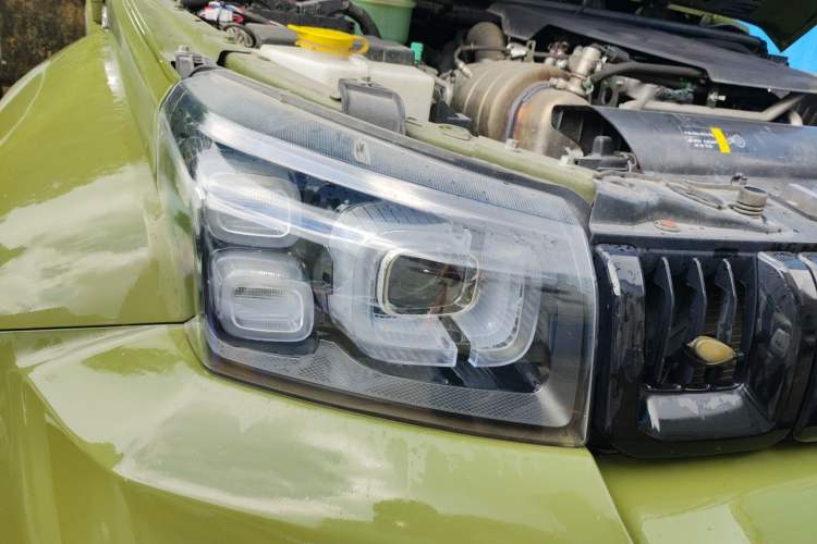 Used BAIC Off-Road BJ40 2021 2.0D Automatic Four-Wheel Drive Blade Hero Edition Adventurer Type Right Front Headlight