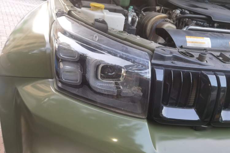 Used BAIC Off-Road BJ40 2021 2.0D Automatic Four-Wheel Drive Blade Hero Edition Adventurer Type Right Front Headlight