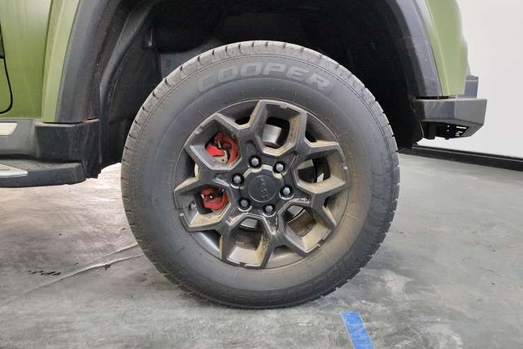 Used BAIC Off-Road BJ40 2021 2.0D Automatic Four-Wheel Drive Blade Hero Edition Adventurer Type Right Front Wheel Hub