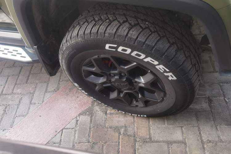 Used BAIC Off-Road BJ40 2021 2.0D Automatic Four-Wheel Drive Blade Hero Edition Adventurer Type Right Front Wheel Hub