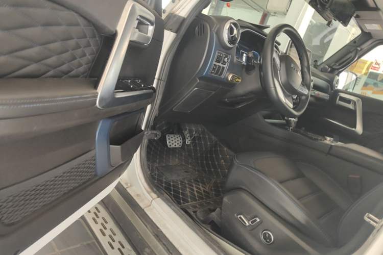 Used BAIC Off-Road BJ40 2021 2.3T Automatic Four-Wheel Drive Blade Hero Edition Supreme Version Driver Seat