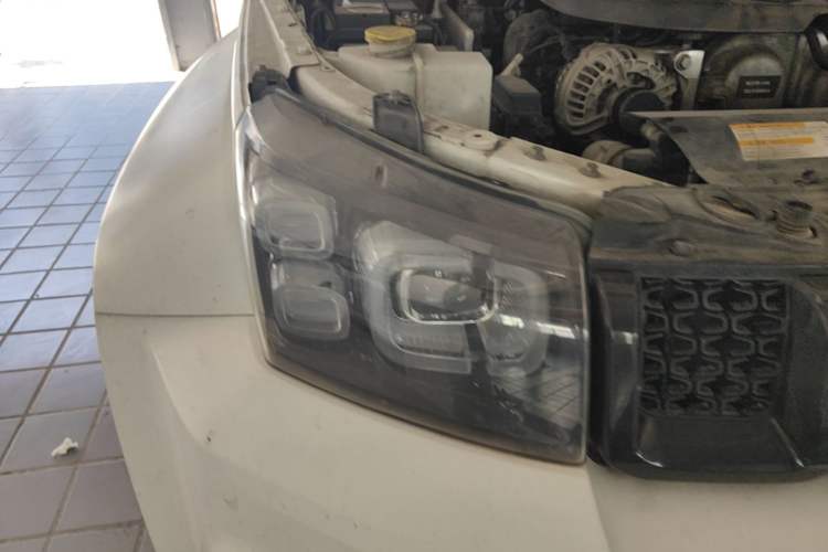Used BAIC Off-Road BJ40 2021 2.3T Automatic Four-Wheel Drive Blade Hero Edition Supreme Version Right Front Headlight