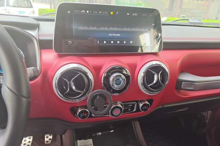 Used BAIC Off-Road BJ40 2021 2.0D Automatic Four-Wheel Drive Blade Hero Edition Adventurer Type Audio And AC Panel