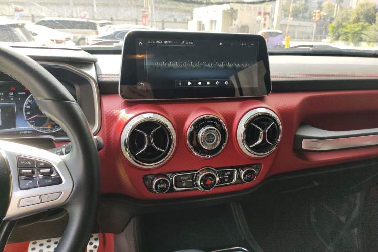 Used BAIC Off-Road BJ40 2021 2.0D Automatic Four-Wheel Drive Blade Hero Edition Adventurer Type Audio And AC Panel