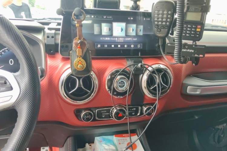 Used BAIC Off-Road BJ40 2021 2.0T Automatic Four-Wheel Drive Ring the Tower Champion Edition Audio And AC Panel