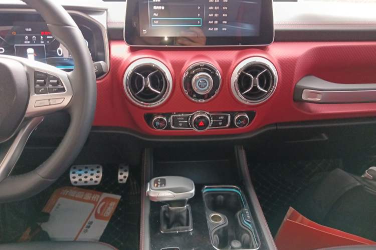 Used BAIC Off-Road BJ40 2021 2.0D Automatic Four-Wheel Drive Blade Hero Edition Adventurer Type Audio And AC Panel