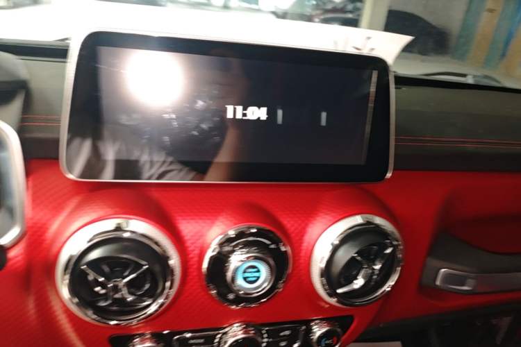 Used BAIC Off-Road BJ40 2021 2.0D Automatic Four-Wheel Drive Blade Hero Edition Adventurer Type Audio And AC Panel