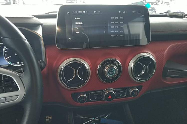 Used BAIC Off-Road BJ40 2021 2.0D Automatic Four-Wheel Drive Blade Hero Edition Adventurer Type Audio And AC Panel