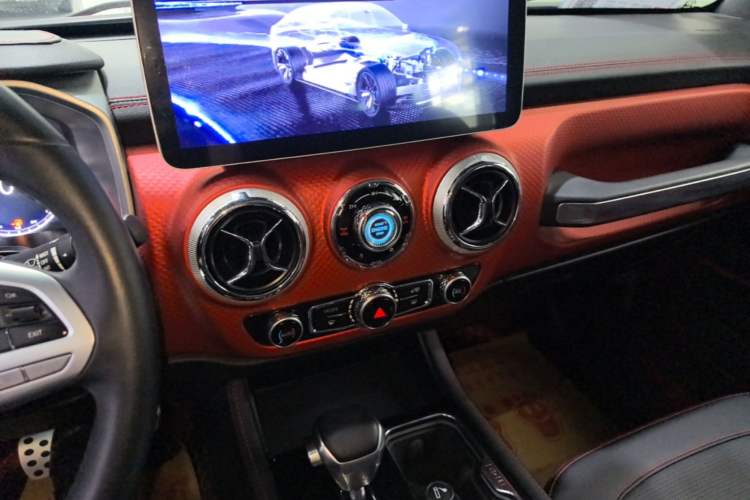 Used BAIC Off-Road BJ40 2021 2.3T Automatic Four-Wheel Drive Blade Hero Edition Supreme Version Audio And AC Panel