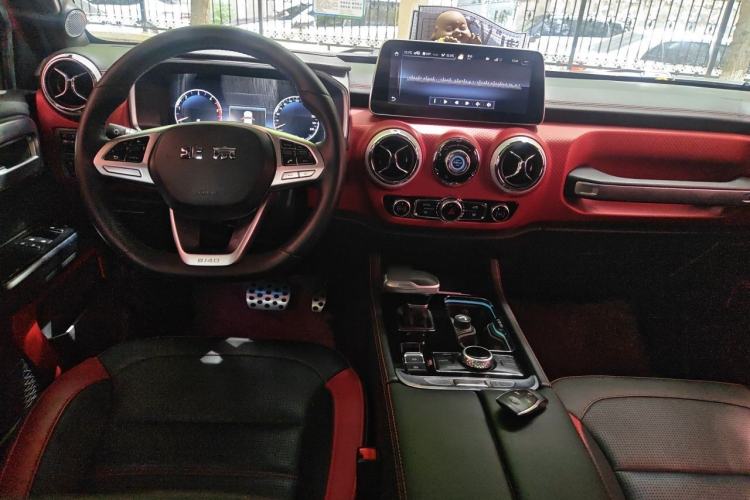 Used BAIC Off-Road BJ40 2021 2.0D Automatic Four-Wheel Drive Blade Hero Edition Adventurer Model (with Front and Rear Electronic Locks) Center Console