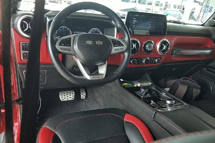 Used BAIC Off-Road BJ40 2021 2.0D Automatic Four-Wheel Drive Blade Hero Edition Adventurer Type Center Console