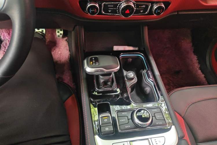 Used BAIC Off-Road BJ40 2021 2.0D Automatic Four-Wheel Drive Blade Hero Edition Adventurer Model (with Front and Rear Electronic Locks) Gear Lever